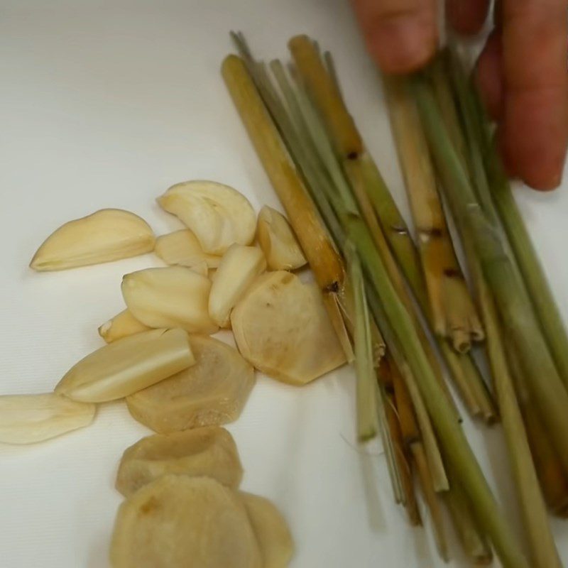 Step 2 Prepare the other ingredients Steamed chicken with fish sauce