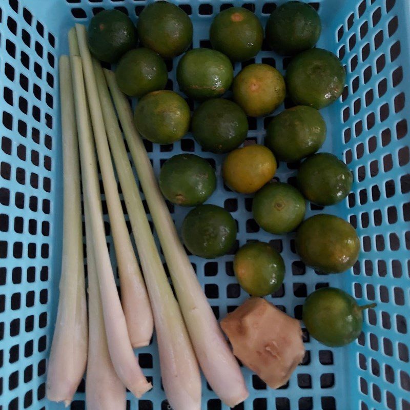 Step 2 Prepare other ingredients Chicken feet soaked in lemongrass and calamondin