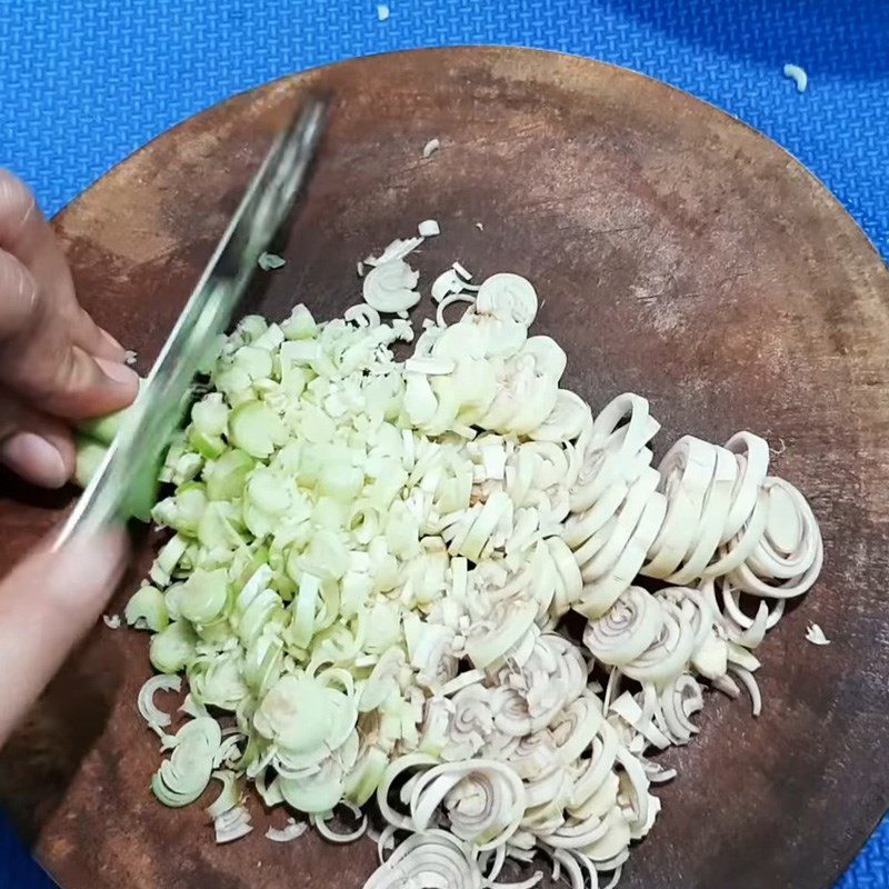 Step 2 Prepare other ingredients Pork braised with lemongrass