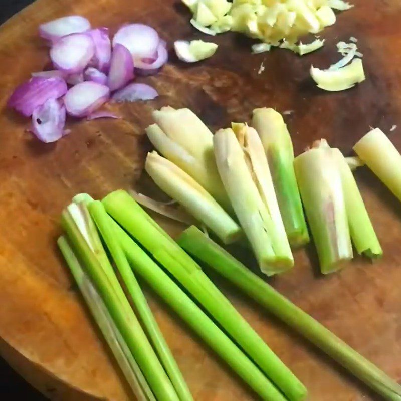 Step 2 Prepare other ingredients Octopus hot pot with chili