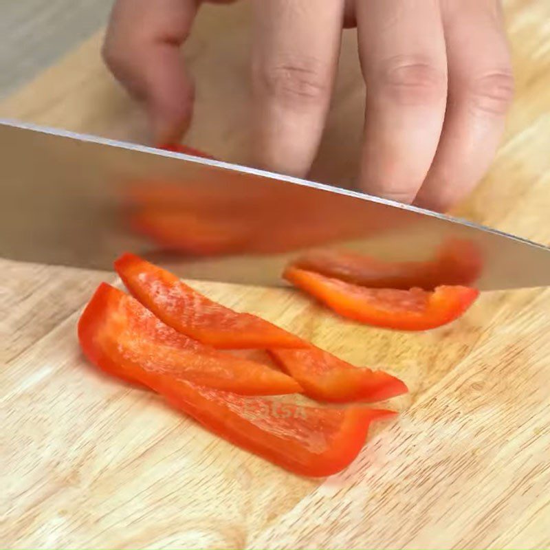 Step 2 Prepare other ingredients Beef stir-fried with bell peppers and onions