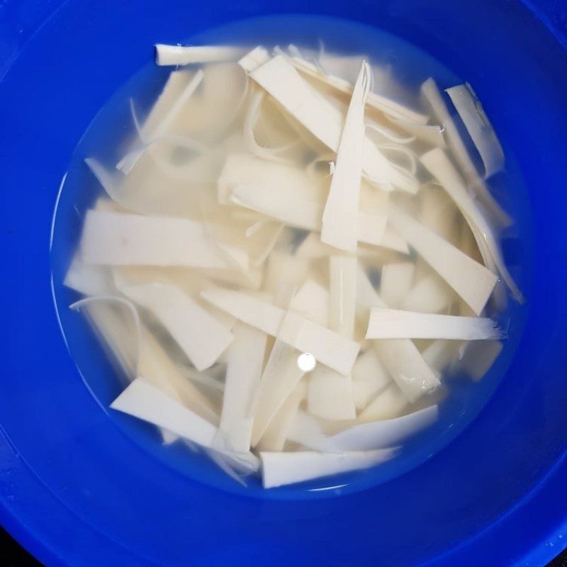 Step 2 Prepare the other ingredients Chicken soup with sour bamboo shoots