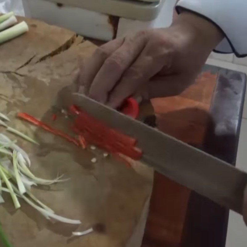 Step 2 Prepare other ingredients Mackerel salad with lime