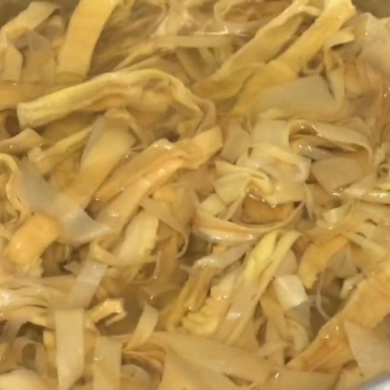 Step 2 Prepare other ingredients for Chicken with Dried Bamboo Shoots