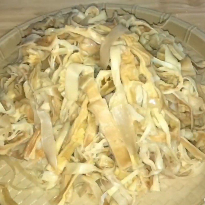 Step 2 Prepare other ingredients for Chicken with Dried Bamboo Shoots