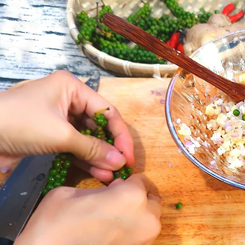 Step 2 Prepare other ingredients Grilled apple snails with green pepper