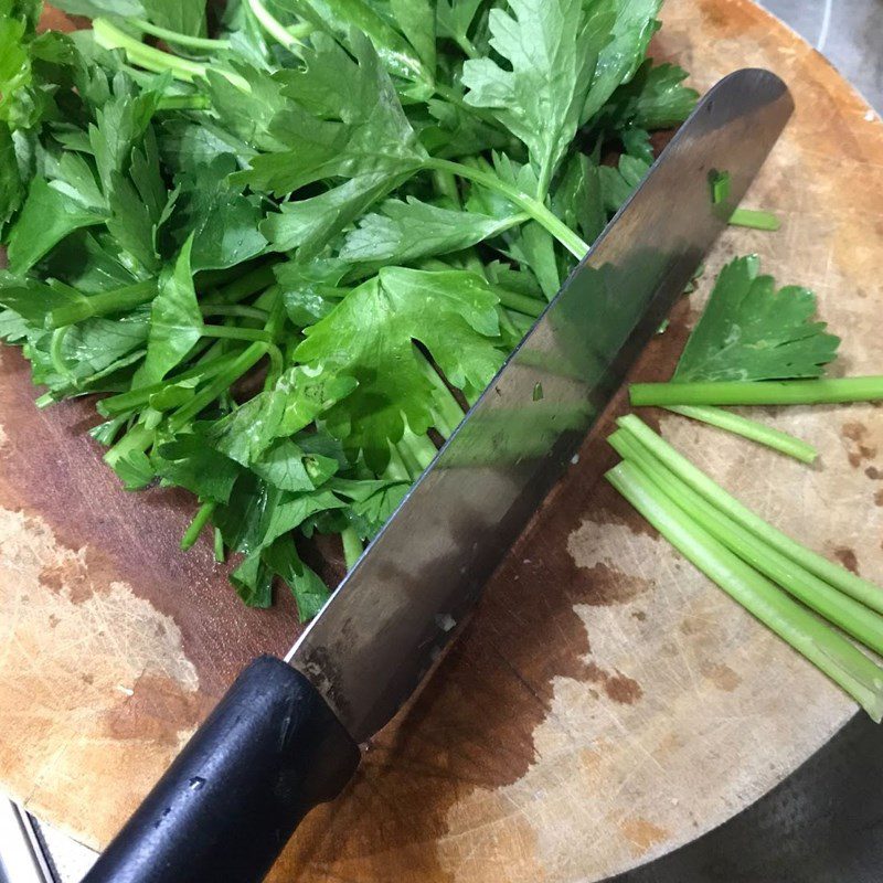 Step 2 Prepare other ingredients Stir-fried squid with celery and onion (Recipe shared by user)