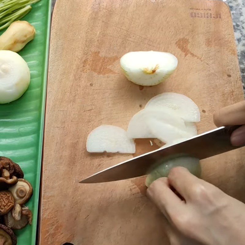 Step 2 Prepare other ingredients Steamed snapper with shiitake mushrooms