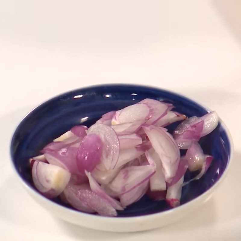 Step 3 Prepare other ingredients for shrimp soup with water celery