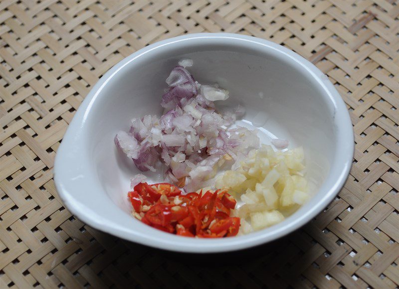 Step 2 Prepare other ingredients Chicken gizzards stir-fried with satay