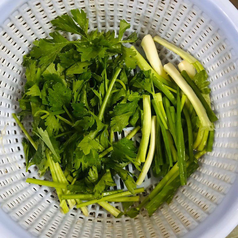 Step 2 Prepare other ingredients Stir-fried squid with celery and onion (Recipe shared by user)