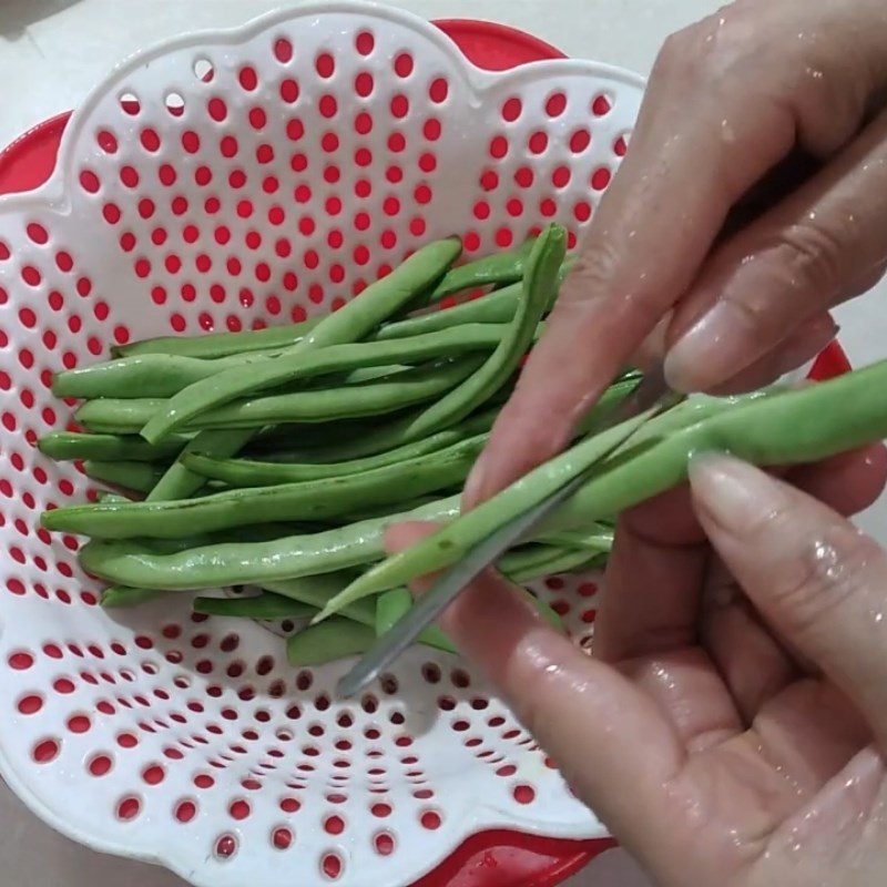 Step 2 Prepare other ingredients Stir-fried mixed shrimp