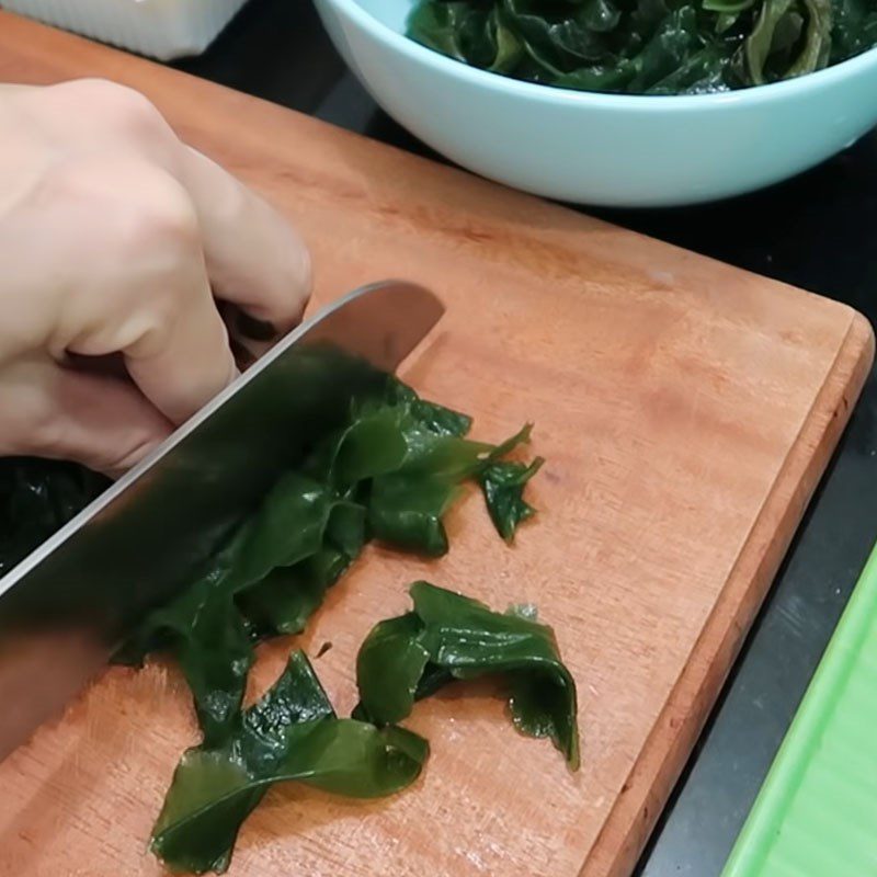 Step 2 Prepare other ingredients Seaweed soup with beef and tofu