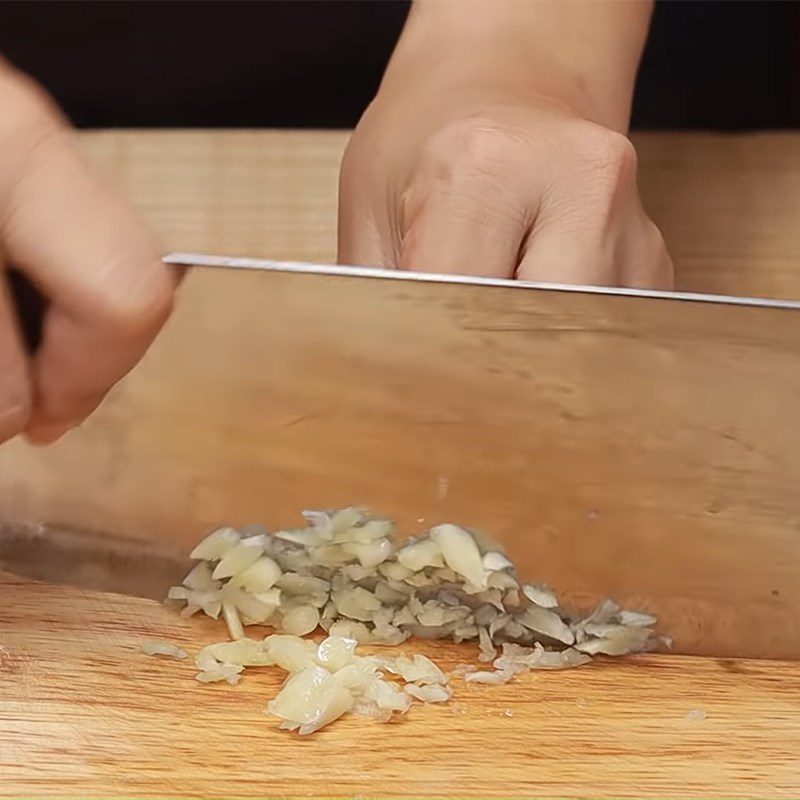 Step 3 Prepare other ingredients Goby fish in clay pot