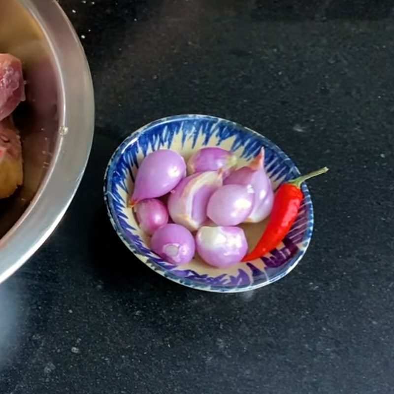 Step 3 Prepare other ingredients Sweet and salty chicken stew