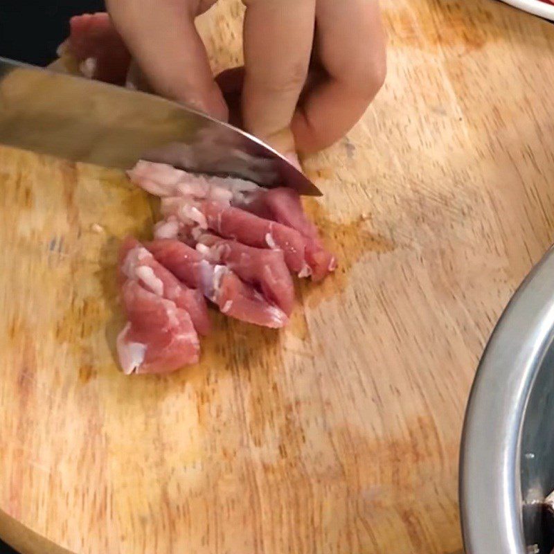 Step 2 Prepare other ingredients Japanese mackerel braised in clay pot