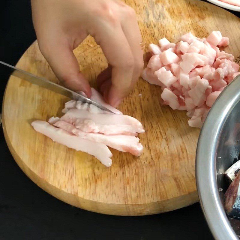 Step 2 Prepare other ingredients Mackerel fish in clay pot