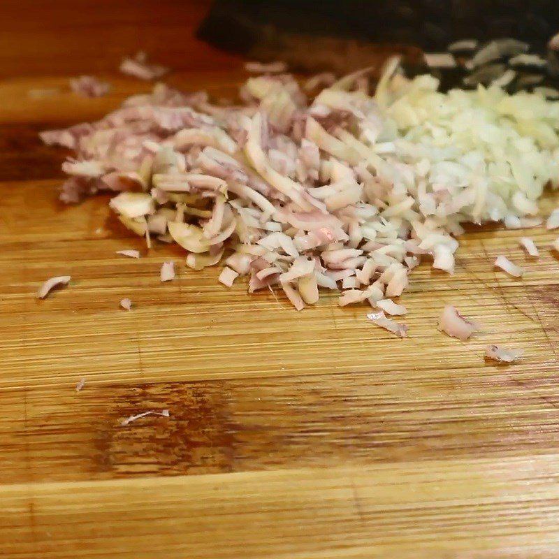 Step 2 Prepare other ingredients Pork trotters braised with lemongrass and chili