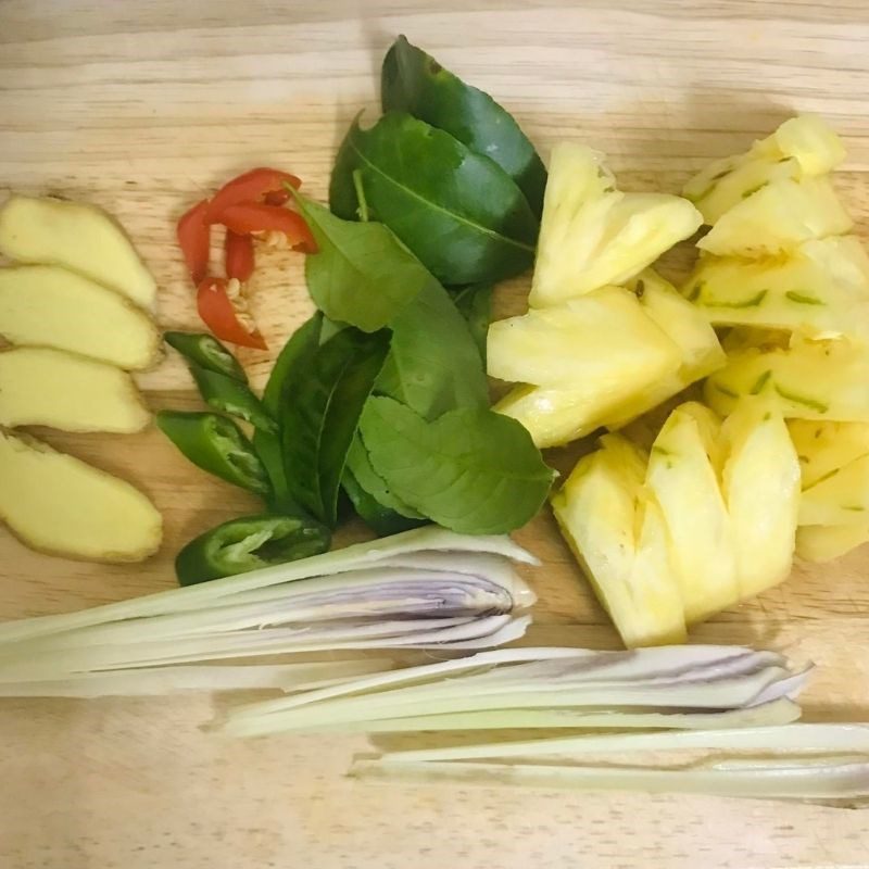 Step 2 Prepare other ingredients Steamed clams with lemongrass and pineapple