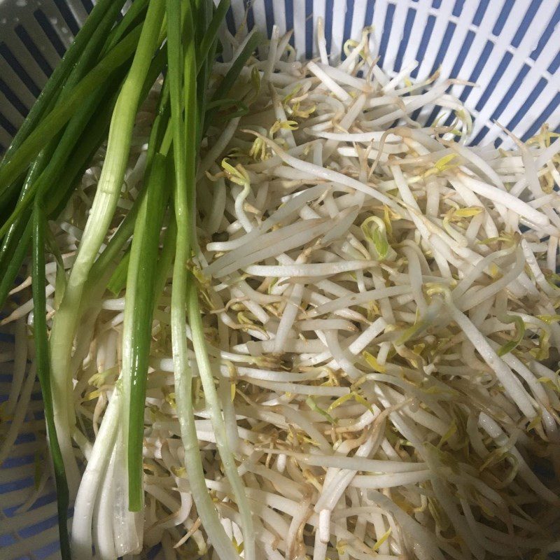 Step 2 Prepare other ingredients Stir-fried squid with bean sprouts