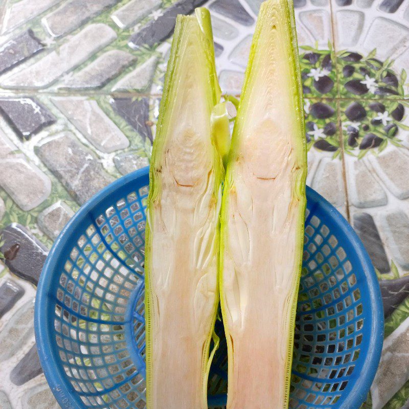 Step 2 Prepare other ingredients for banana flowers with pig trotters (recipe shared by user)