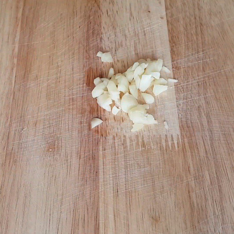 Step 2 Prepare other ingredients Stir-fried morning glory with shrimp