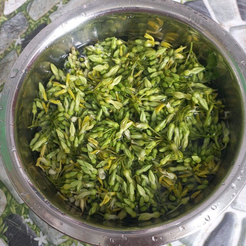 Step 2 Prepare the other ingredients Stir-fried squid with morning glory