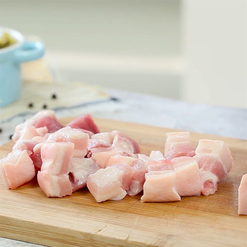 Step 2 Prepare other ingredients for sour pickled goby fish with pork belly