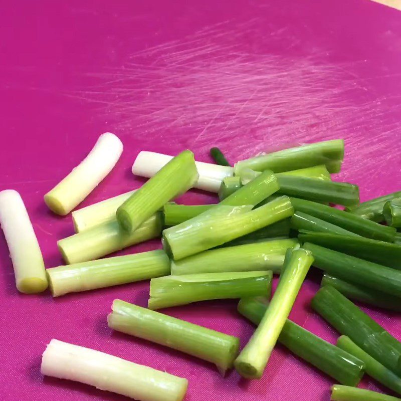 Step 2 Prepare other ingredients for fragrant chicken