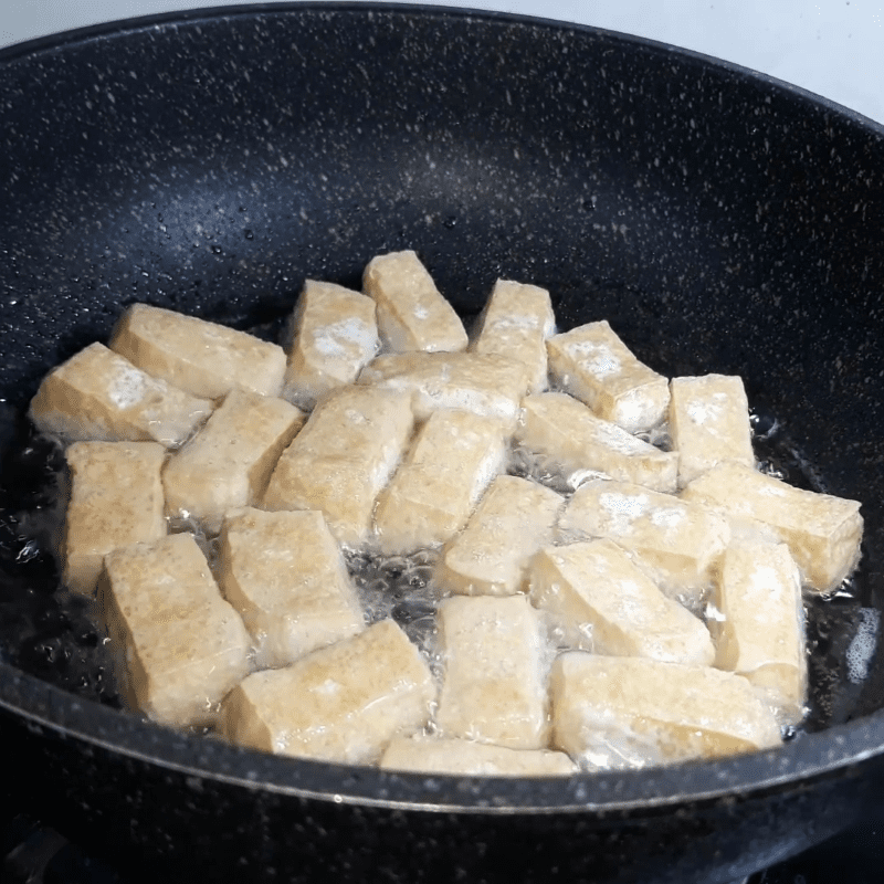 Step 2 Prepare other ingredients Stingray with banana and tofu stew