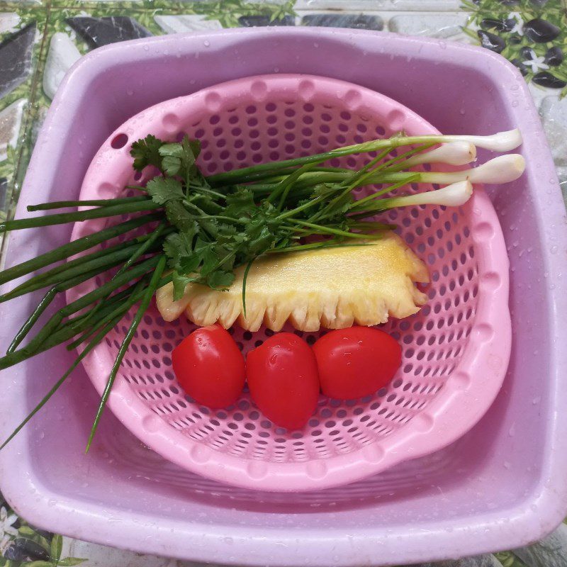 Step 2 Prepare other ingredients for sour fish soup