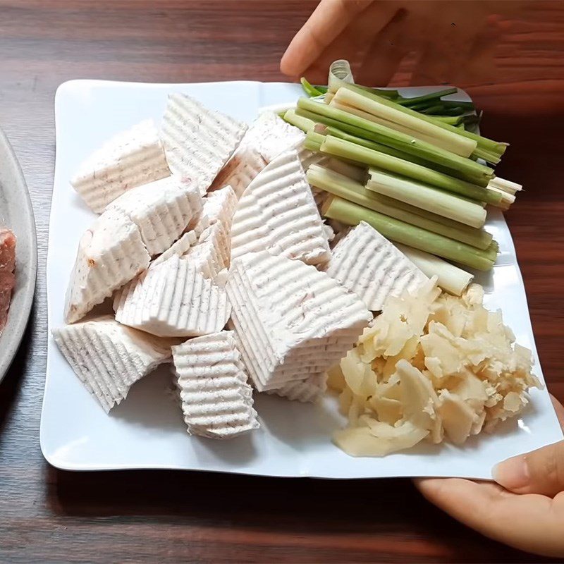 Step 1 Prepare other ingredients for Lemongrass Beef Ribs