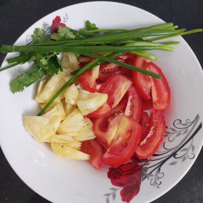 Step 2 Prepare other ingredients for sour fish soup