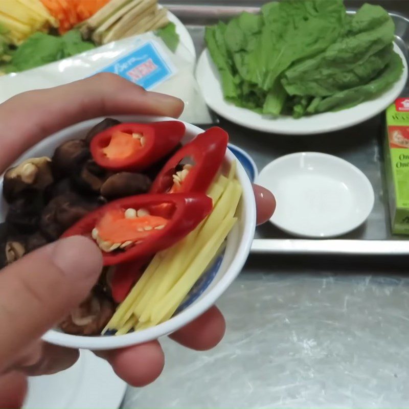 Step 2 Prepare other ingredients for beef roll with mustard greens