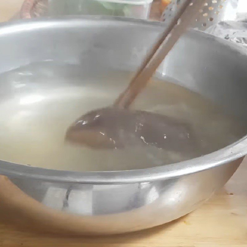 Step 1 Prepare the ingredients and briefly blanch the pickled vegetables Pickled vegetables mixed with pork belly