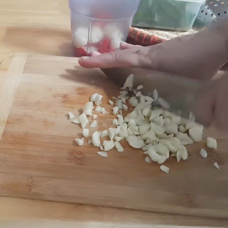 Step 1 Prepare the ingredients and briefly blanch the pickled vegetables Pickled vegetables mixed with pork belly