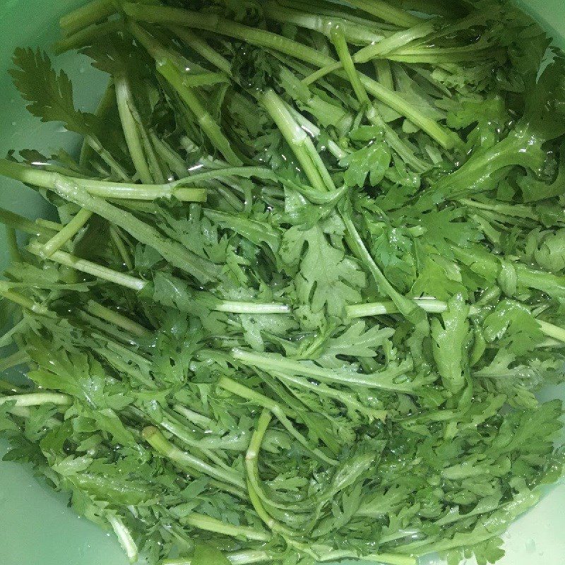 Step 2 Prepare the chrysanthemum greens Boiled chrysanthemum greens with beef