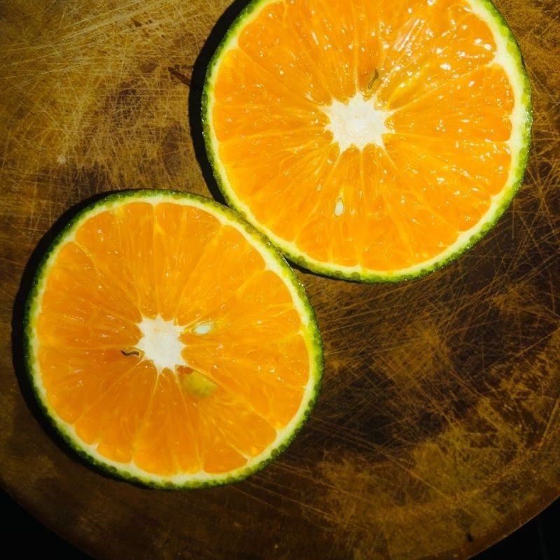 Step 3 Prepare fresh oranges with butterfly pea flower