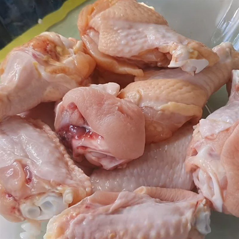 Step 1 Prepare chicken wings Grilled chicken wings with five-spice powder using an air fryer