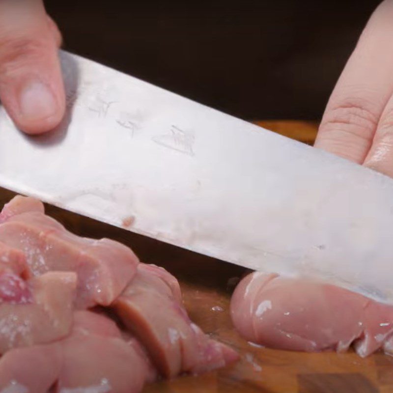 Step 1 Prepare the pork kidney Garlic Fried Pork Kidney