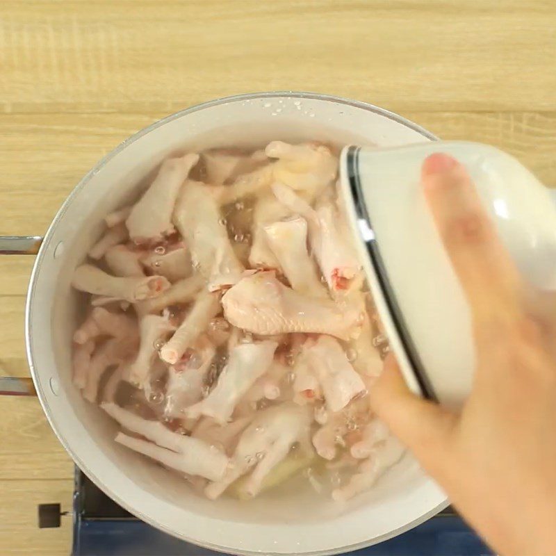 Step 1 Prepare the chicken feet Sweet and Sour Satay Chicken Feet