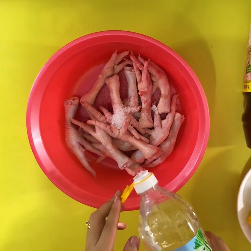 Step 1 Prepare chicken feet Grilled chicken feet with chili salt and oyster sauce