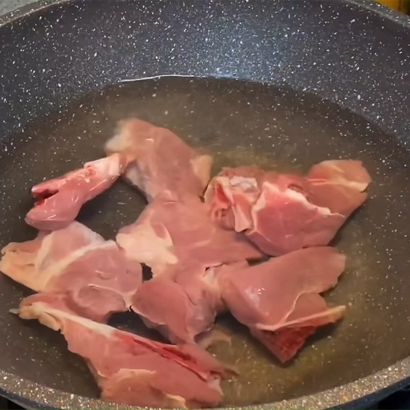 Step 1 Prepare chicken feet and pork bones Abalone soup with pork ribs and winter melon