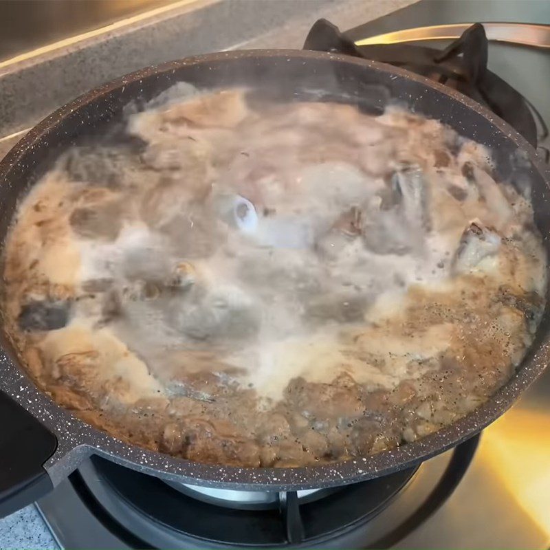 Step 1 Prepare chicken feet and pork bones Abalone soup with pork ribs and winter melon