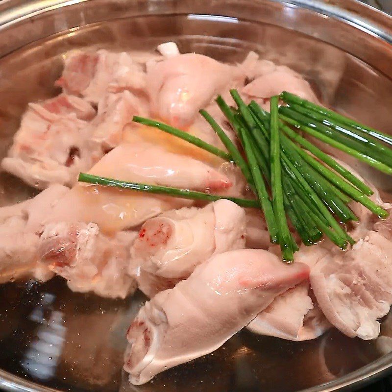 Step 1 Prepare and Blanch the Pig Trotters Braised Pig Trotters with Lemongrass and Chili