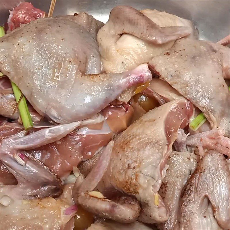 Step 1 Prepare the quail Stir-fried Quail