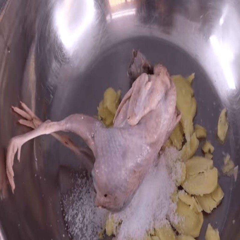 Step 1 Prepare the quail Stir-fried Quail