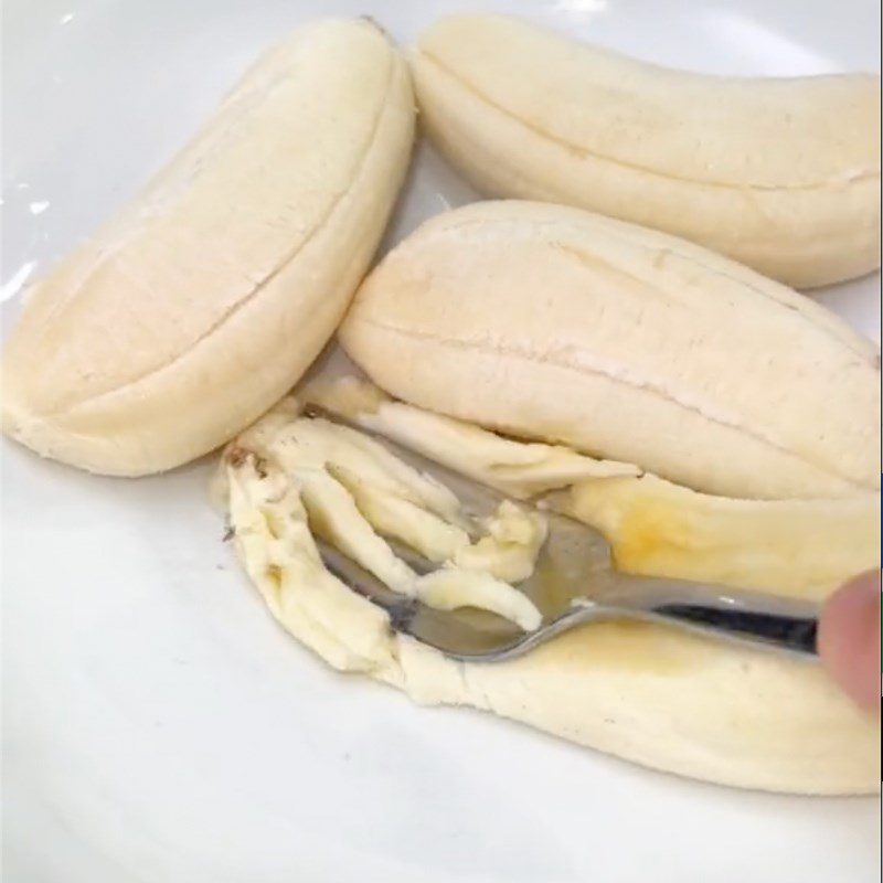 Step 1 Prepare the bananas Banana Bread (recipe from TikTok Cooking with TasteVN)