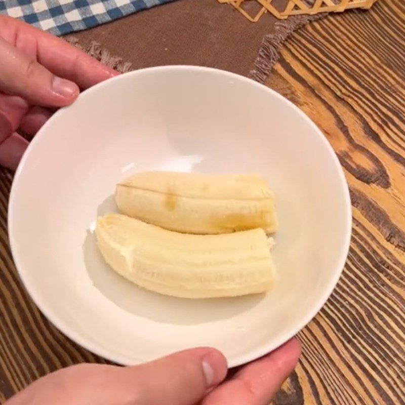 Step 1 Prepare the bananas for Banana Pancake