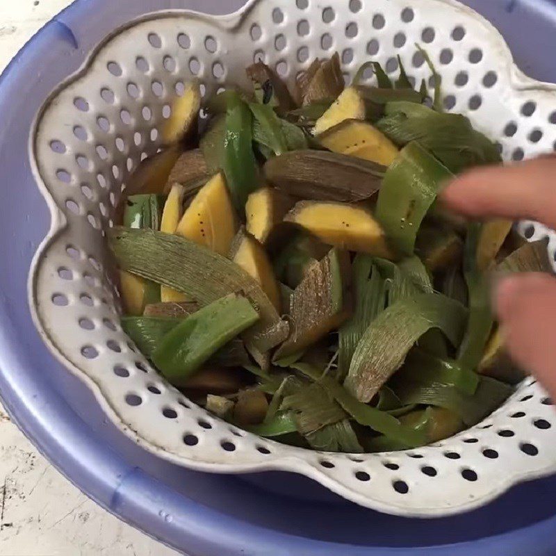 Step 1 Prepare the green bananas Stir-Fried Green Bananas with Garlic